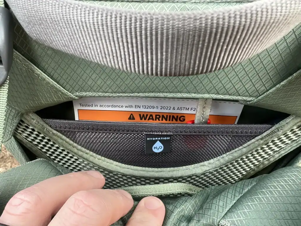 Hydration sleeve pocket behind the back panel of the Osprey Poco Premium child carrier