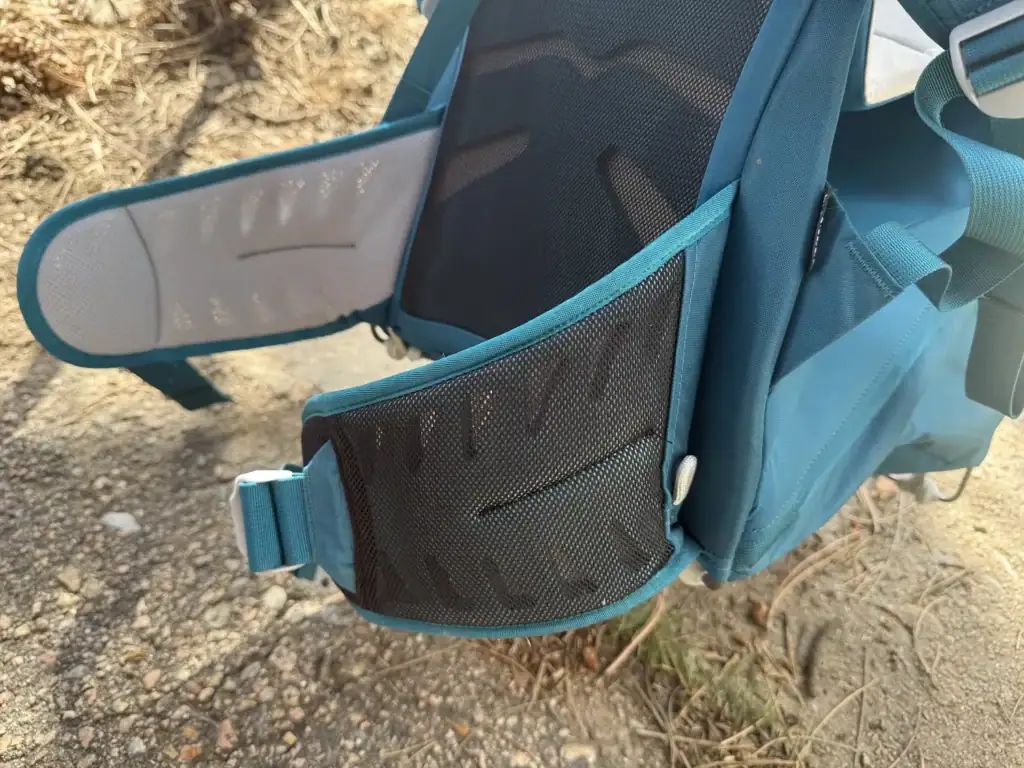 Hip belt of the Osprey Poco SLT child carrier, which has no hip belt pockets